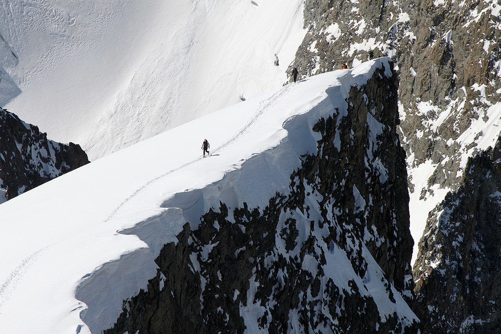 Ascending Roche Faurio (3730m).