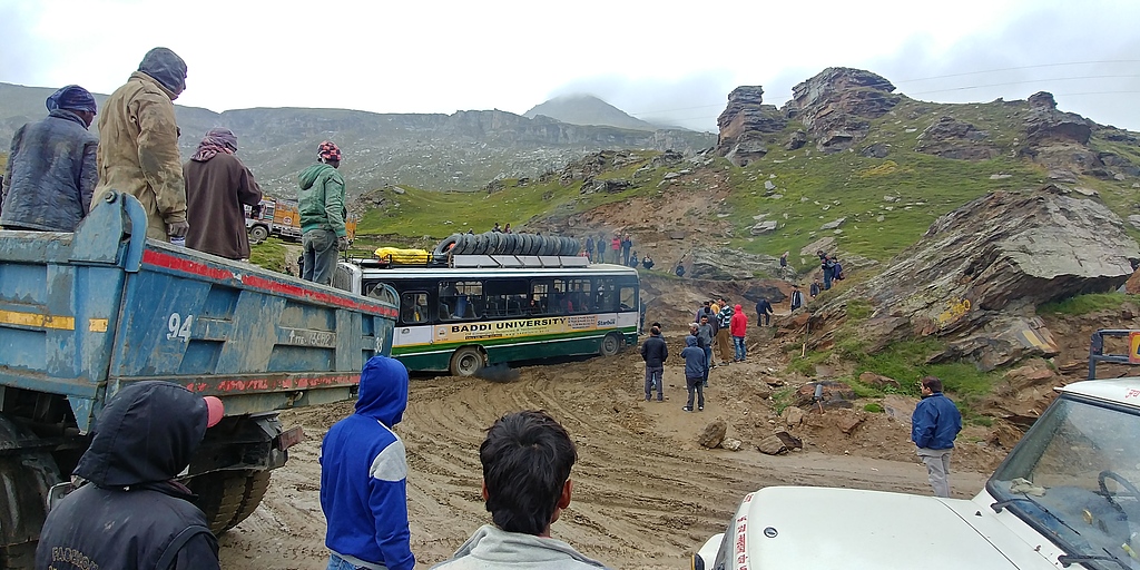 Road to Rohtang Pass (3978m).