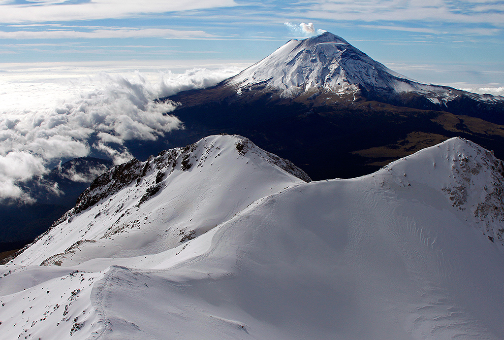 One has such a nice view of Popocatépetl (5,452m) while descending from the summit of Iztaccíhuatl (5286m).