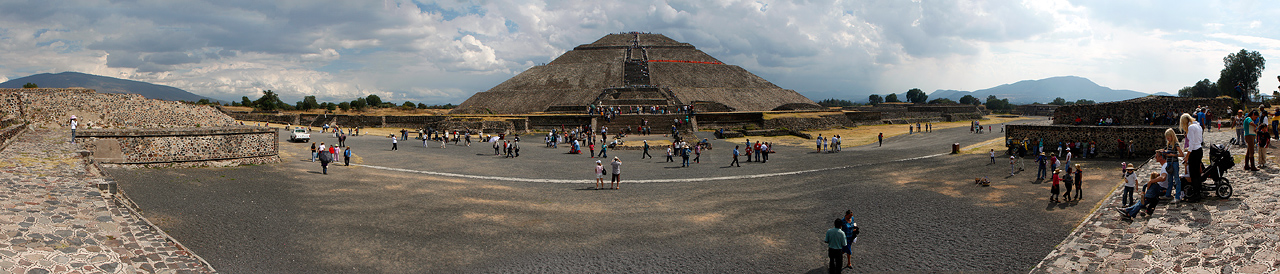 Avenue of the Dead, Pyramid of the Sun, Teotihuacán.
