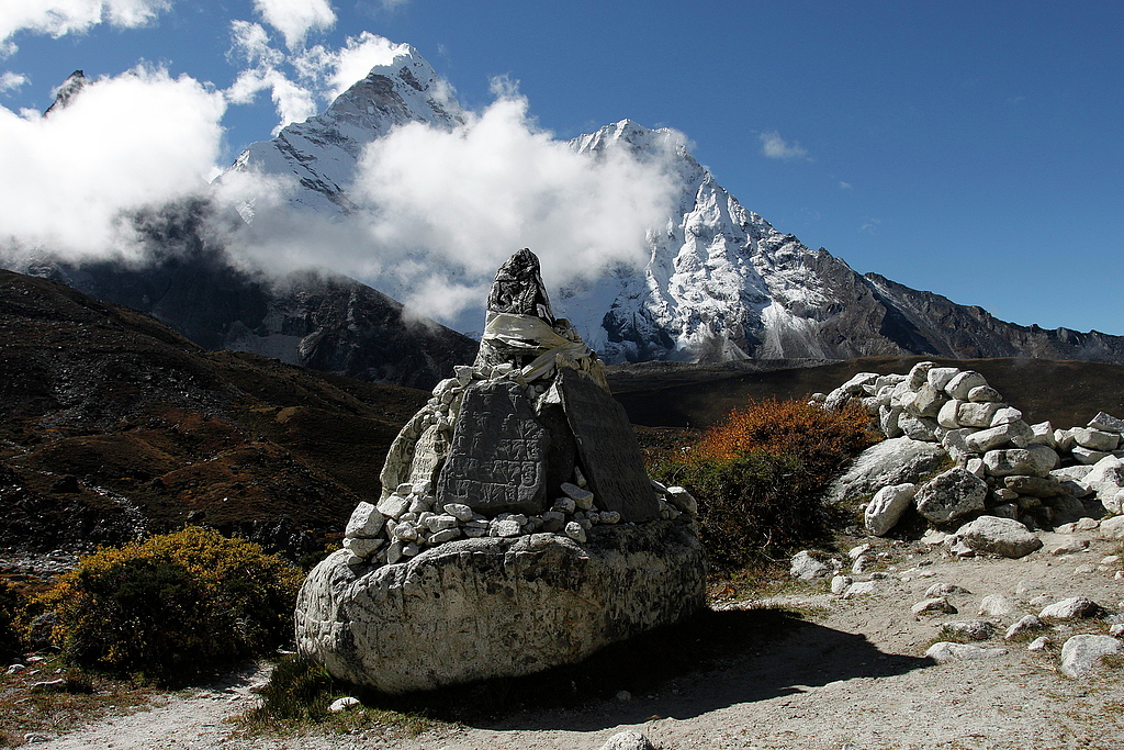 Hiking from  Dingboche to Chhukhung.