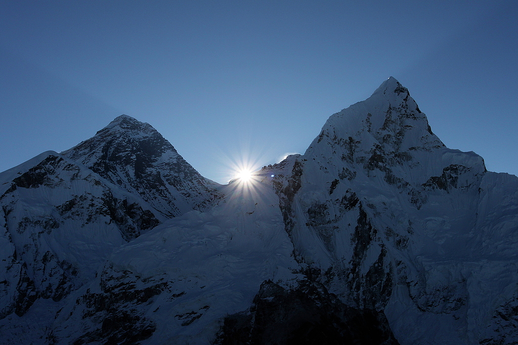 Mount Everest (8848m) and Nuptse (7861m).