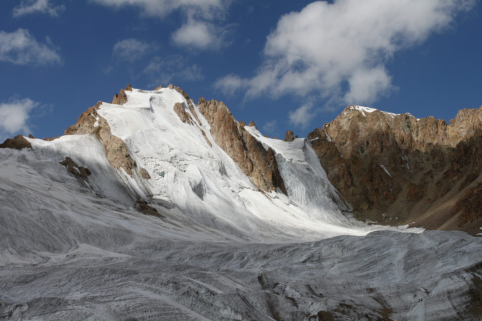 Unnamed peak (app. 5375m) close to Bardara pass (4796m).