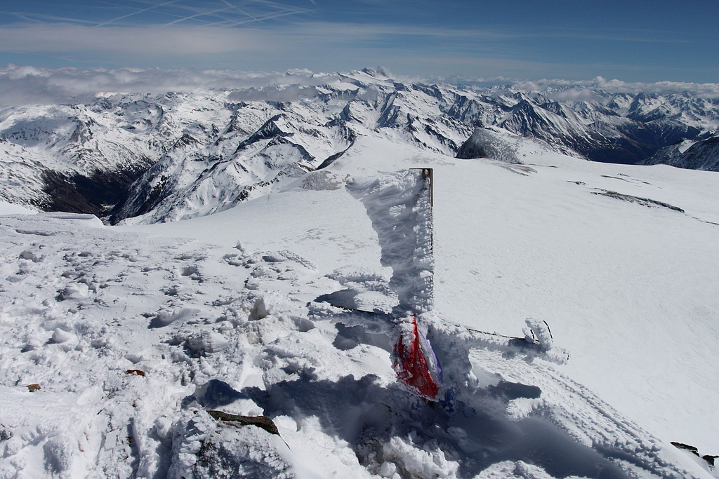Rainerhorn (3560), summit cross.